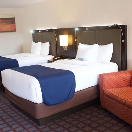 Days Inn By Wyndham Woodbury Long Island Eksteriør billede