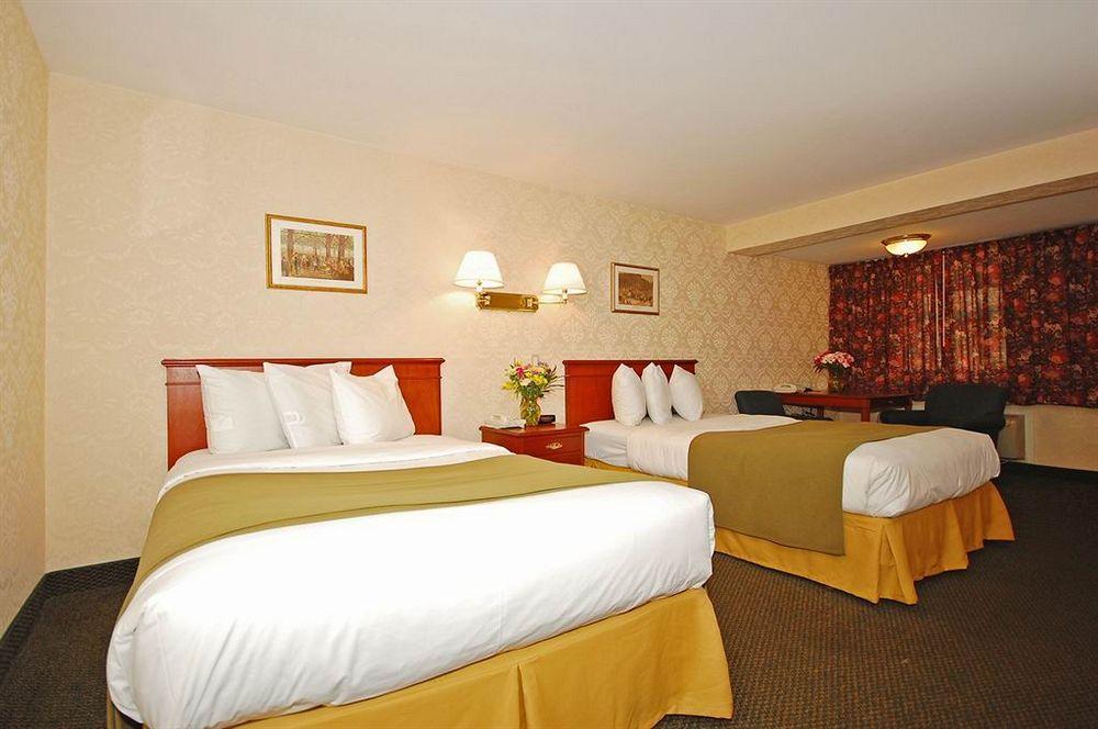 Days Inn By Wyndham Woodbury Long Island Værelse billede