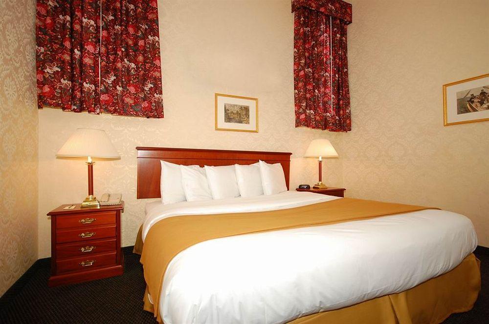 Days Inn By Wyndham Woodbury Long Island Eksteriør billede
