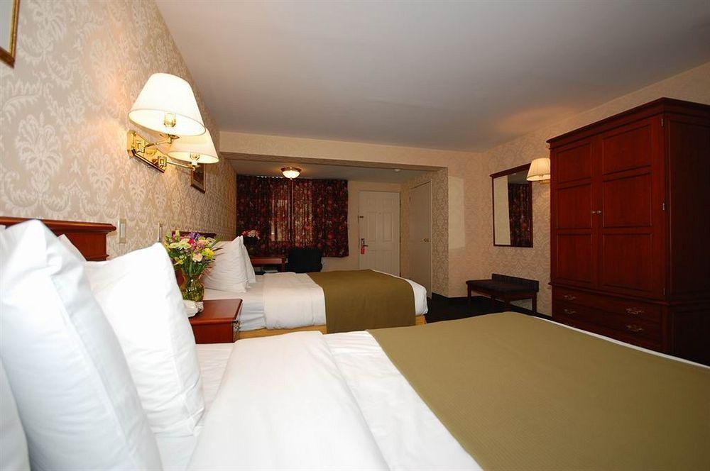 Days Inn By Wyndham Woodbury Long Island Eksteriør billede
